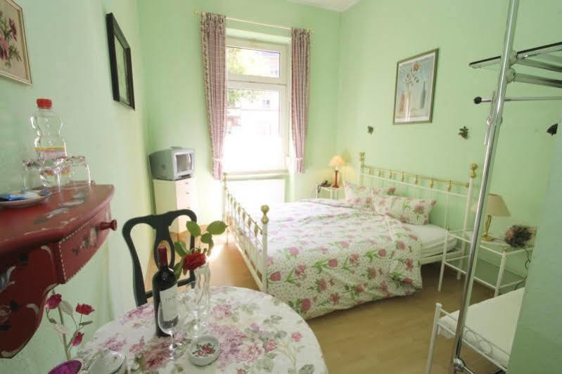 Acasa Bed & Breakfast Frankfurt am Main Exteriör bild