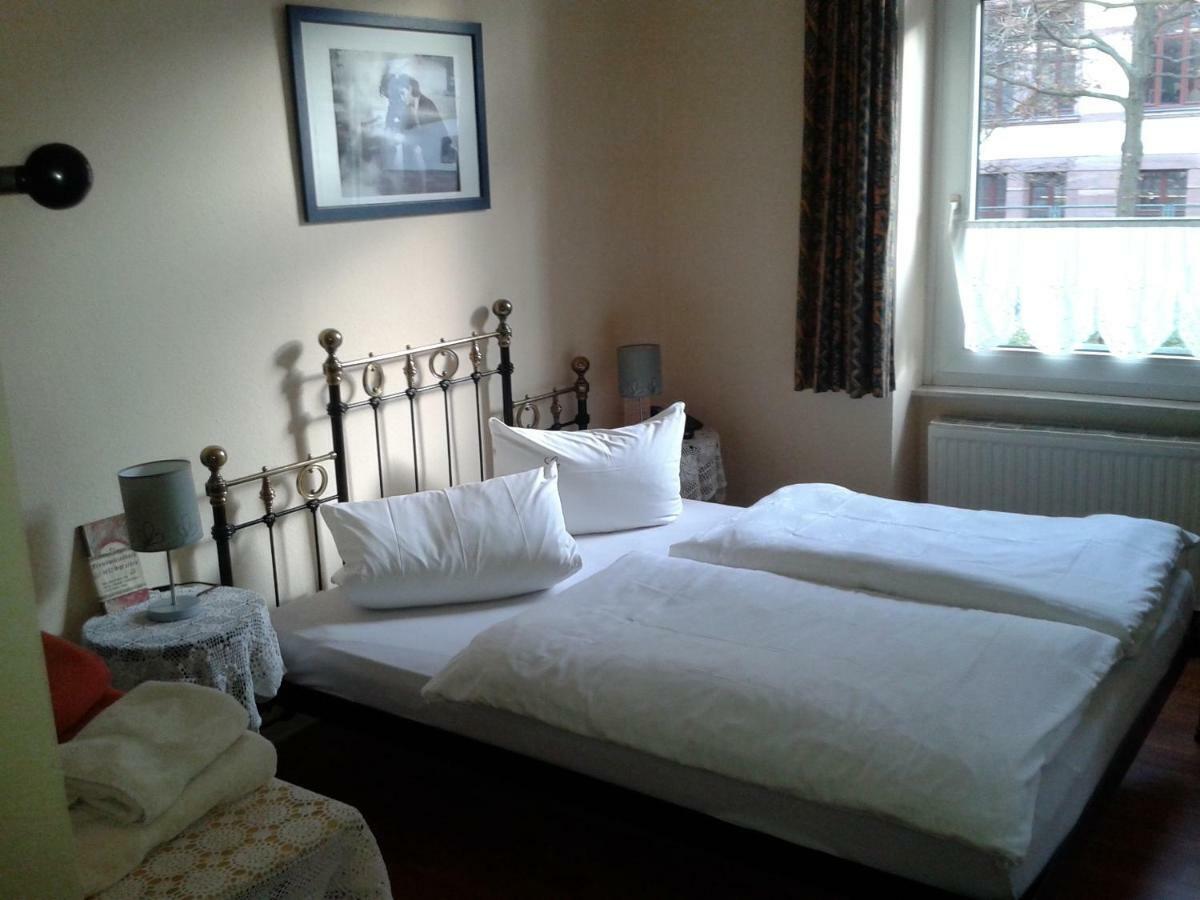 Acasa Bed & Breakfast Frankfurt am Main Exteriör bild