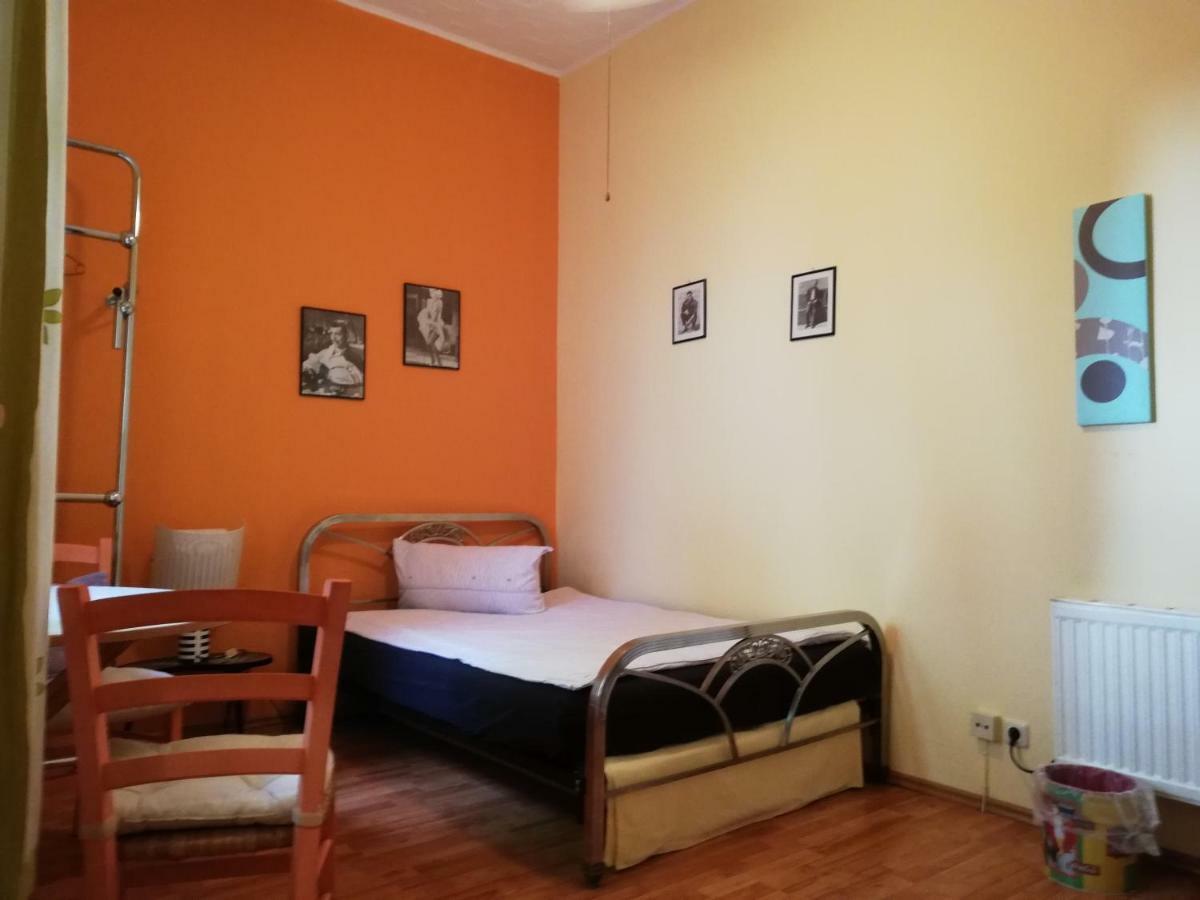 Acasa Bed & Breakfast Frankfurt am Main Exteriör bild